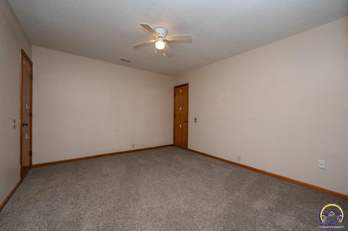 4612 Southwest Shenandoah Road Topeka, KS 66610 - Photo 13 of 25