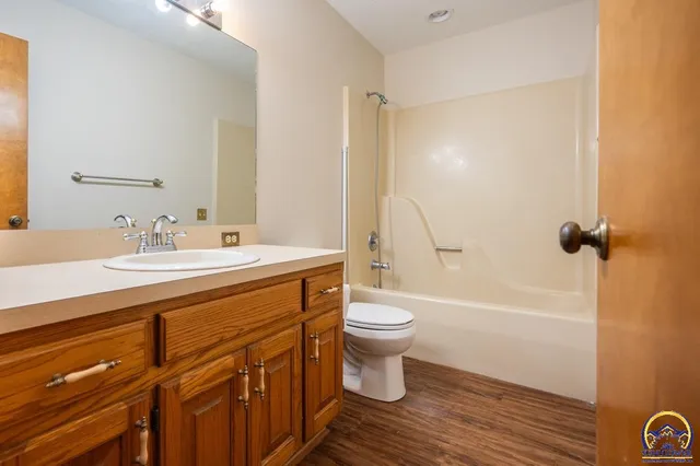 $290,000 | 4612 Southwest Shenandoah Road, Topeka, KS 66610