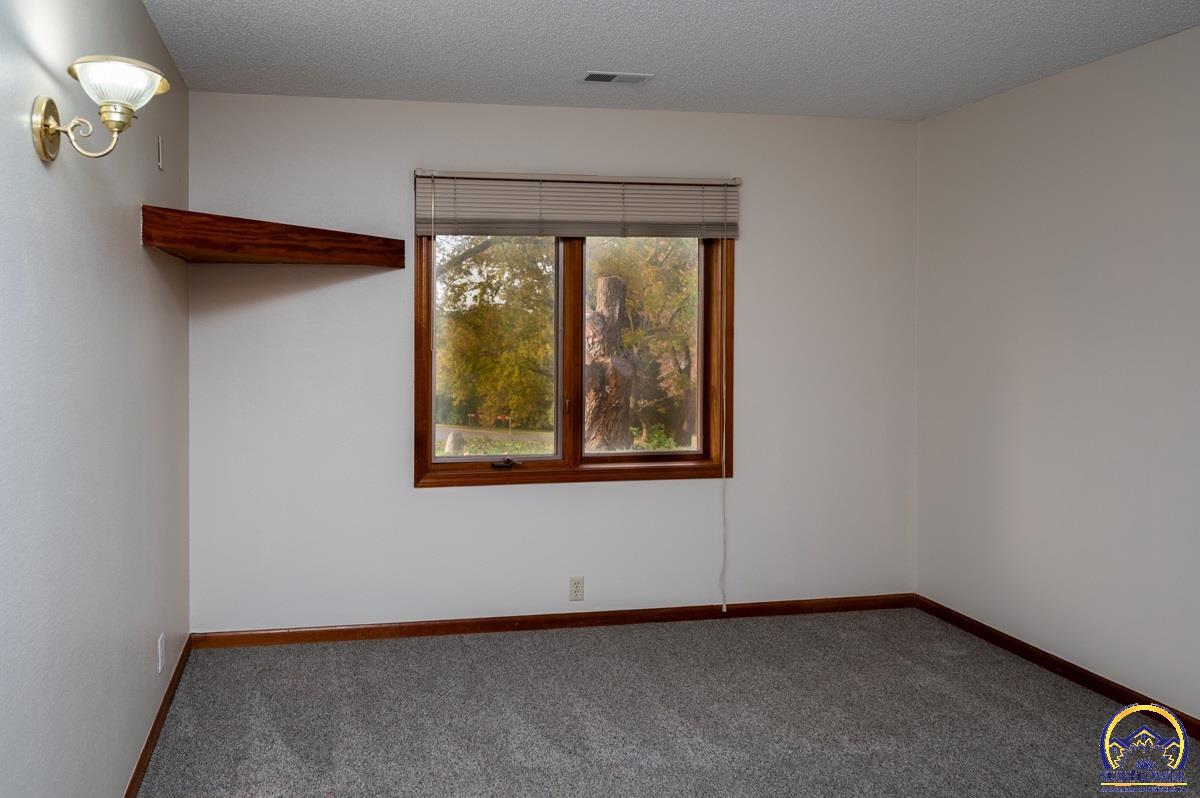 4612 Southwest Shenandoah Road Topeka, KS 66610 - Photo 16 of 25