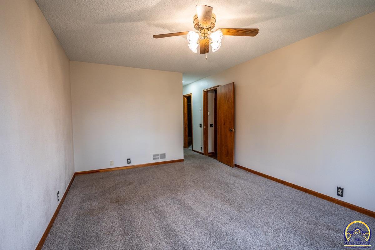 4612 Southwest Shenandoah Road Topeka, KS 66610 - Photo 18 of 25