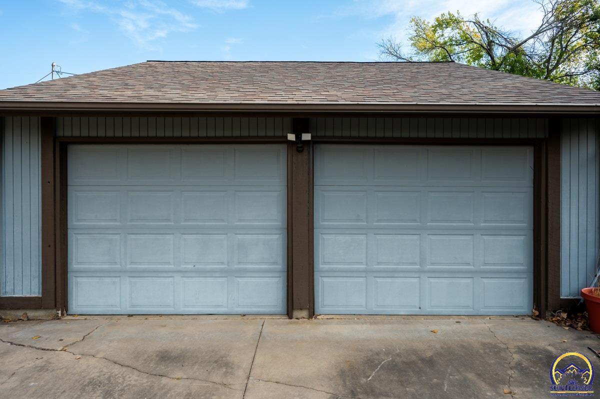 4612 Southwest Shenandoah Road Topeka, KS 66610 - Photo 2 of 25