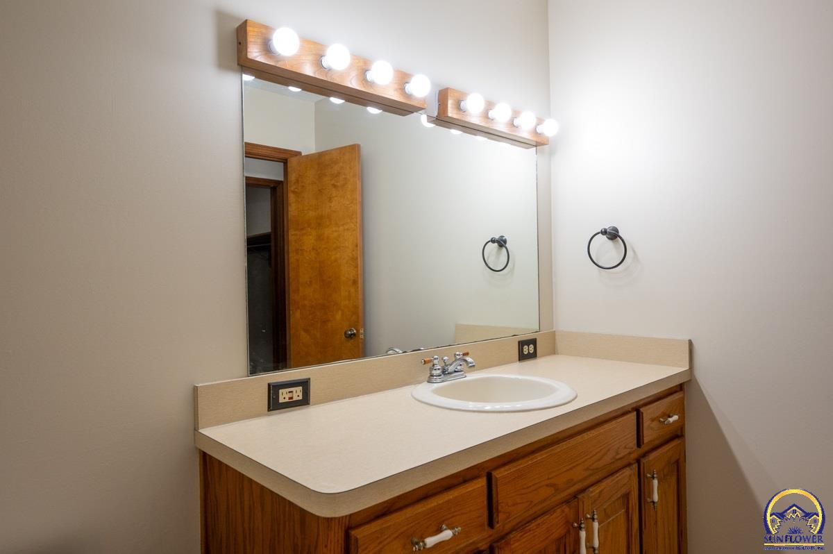4612 Southwest Shenandoah Road Topeka, KS 66610 - Photo 21 of 25