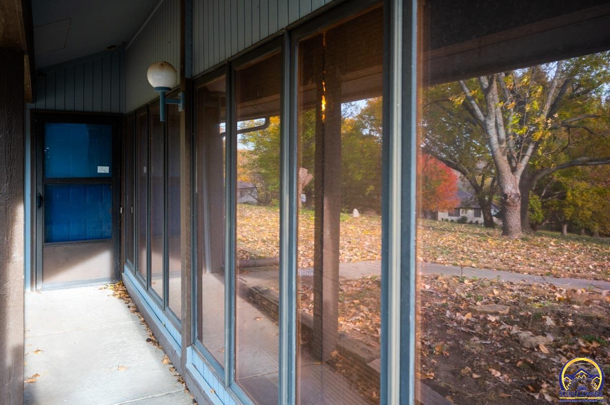 4612 Southwest Shenandoah Road Topeka, KS 66610 - Photo 3 of 25