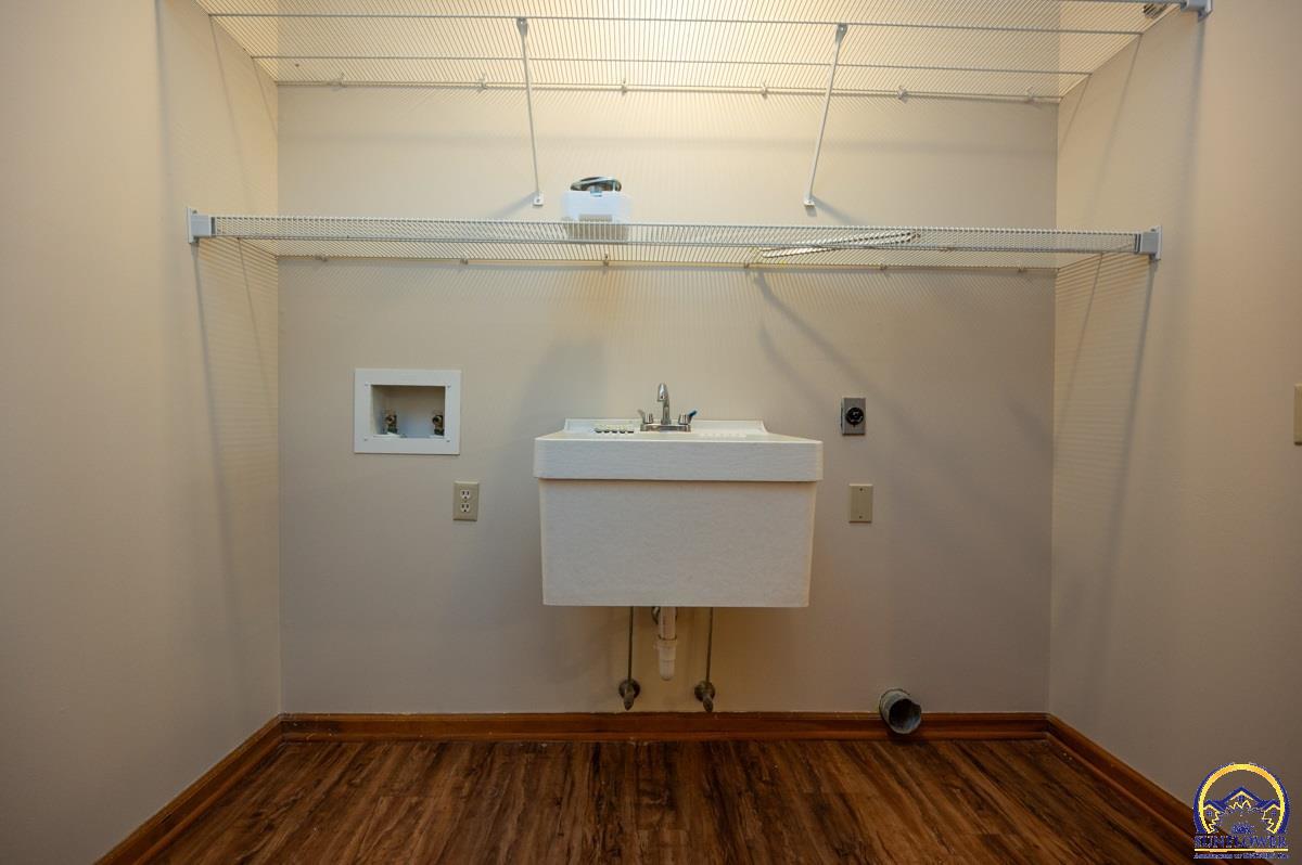 4612 Southwest Shenandoah Road Topeka, KS 66610 - Photo 9 of 25