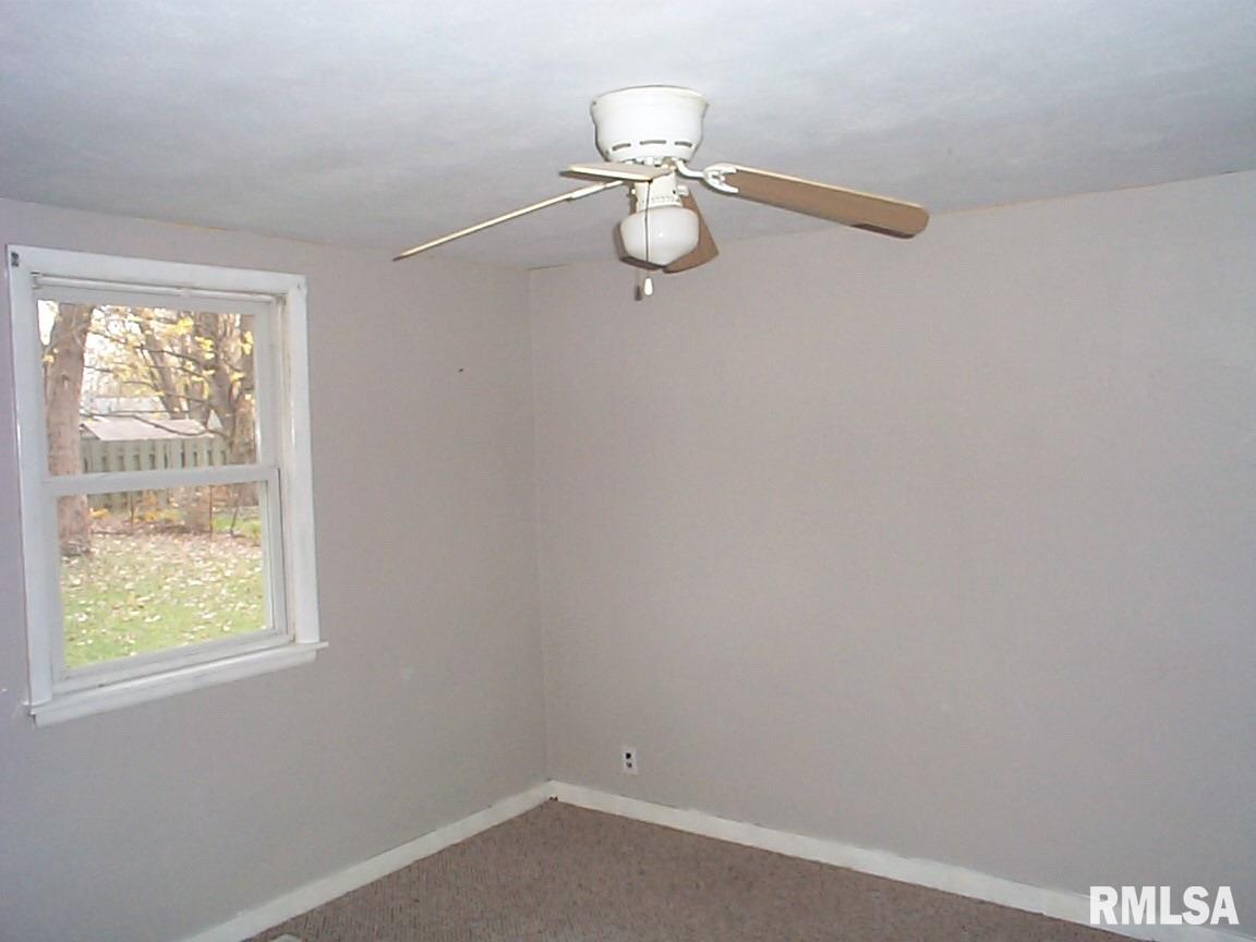 105 Sherwood Park Road Washington, IL 61571 - Photo 9 of 10 Gallery Image 9