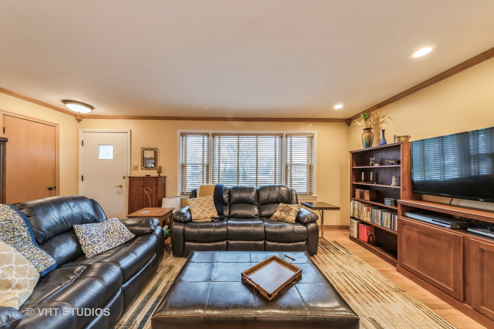 1423 Burr Oak Road Homewood, IL 60430 - Photo 2 of 12 a living room with furniture and a flat screen tv
