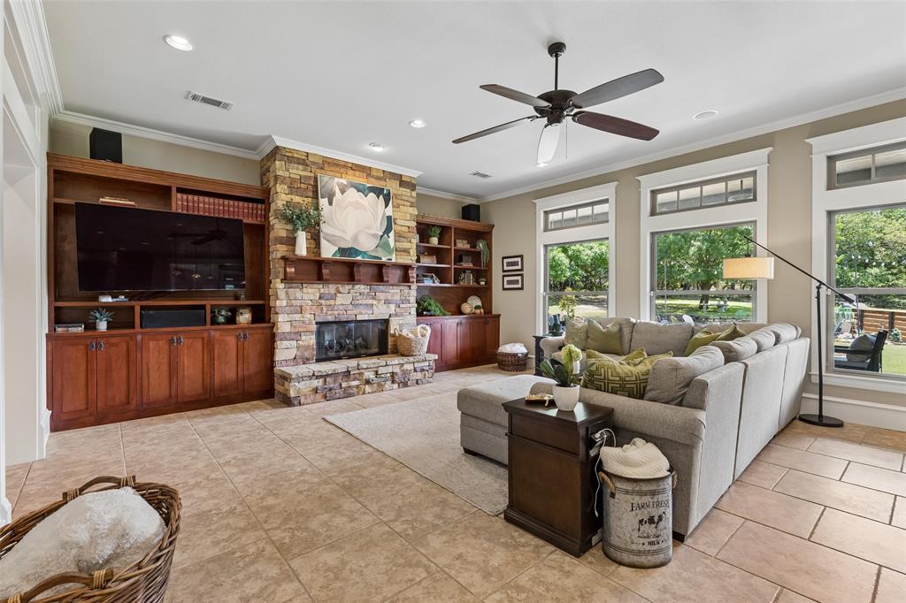 206 Rodeo Drive Azle, TX 76020 - Photo 11 of 40