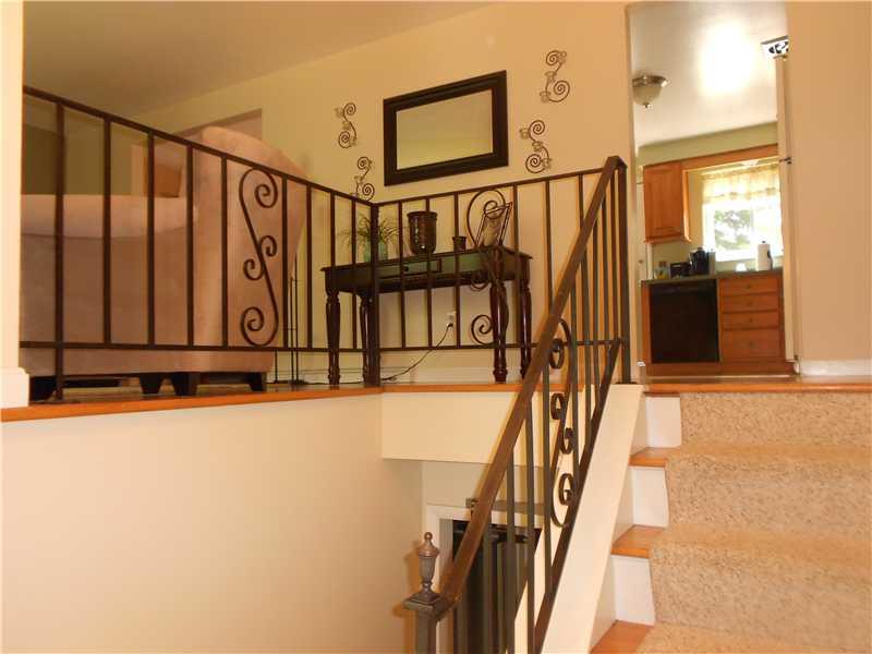 360 Manor Road Wexford, PA 15090 - Photo 2 of 22 Entry/Foyer.