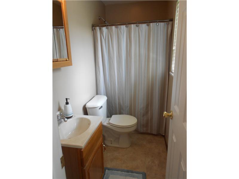 360 Manor Road Wexford, PA 15090 - Photo 11 of 22 Master Bath/Spa.