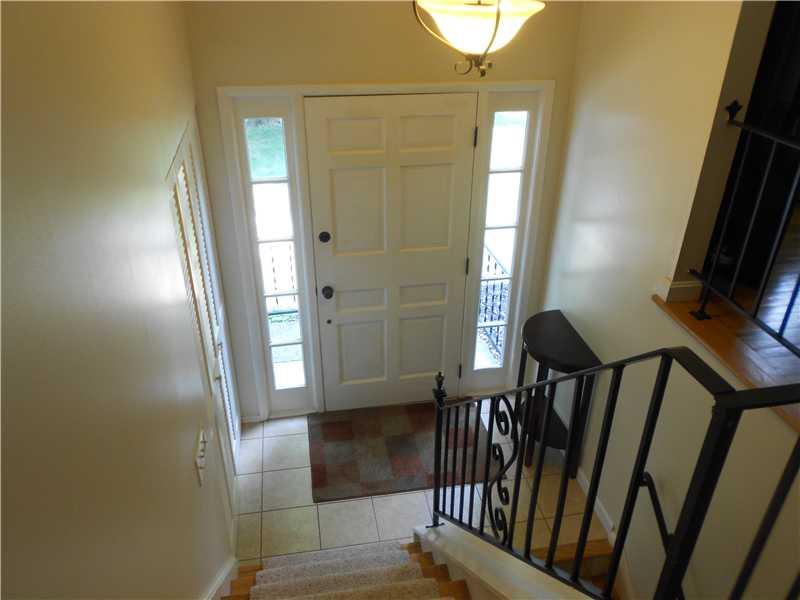 360 Manor Road Wexford, PA 15090 - Photo 3 of 22 Entry/Foyer.