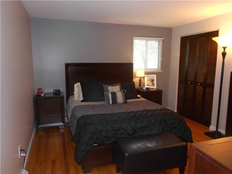 360 Manor Road Wexford, PA 15090 - Photo 10 of 22 Master Bedroom. 14X11 MASTER BEDROOM WITH MASTER BATH AND HARDWOOD FLOORING