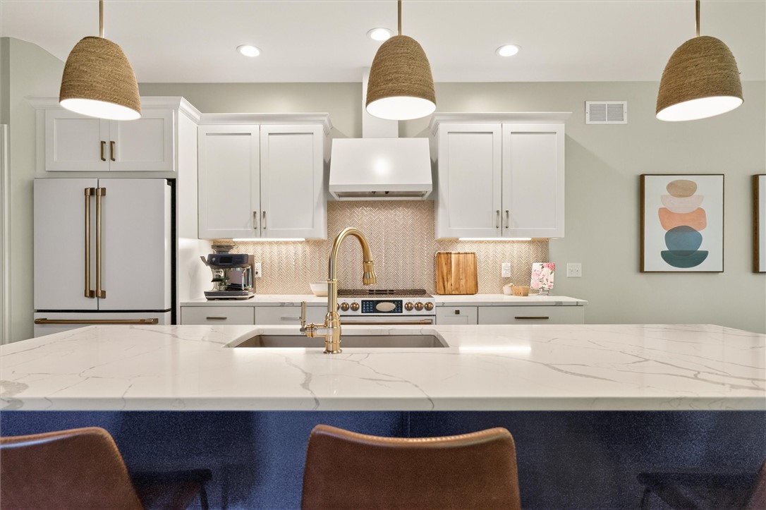 933 Pathway Lane Webster, NY 14580 - Photo 12 of 50 Kitchen