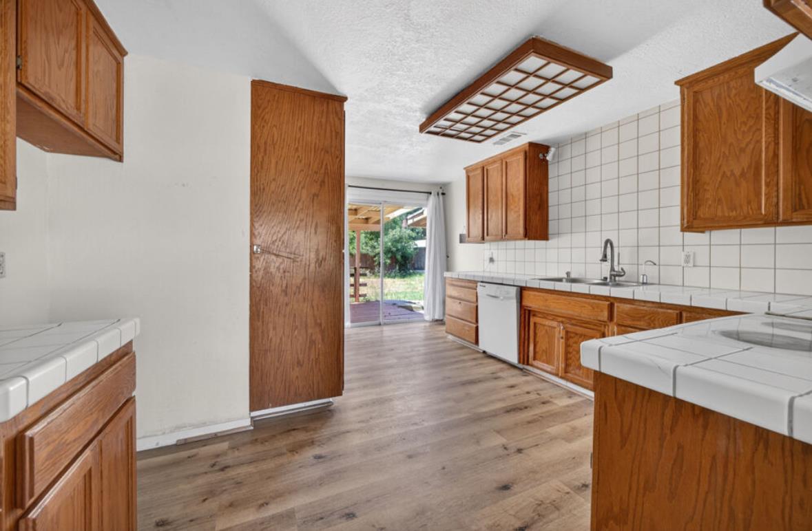 2709 Walnut Avenue Carmichael, CA 95608 - Photo 12 of 46
