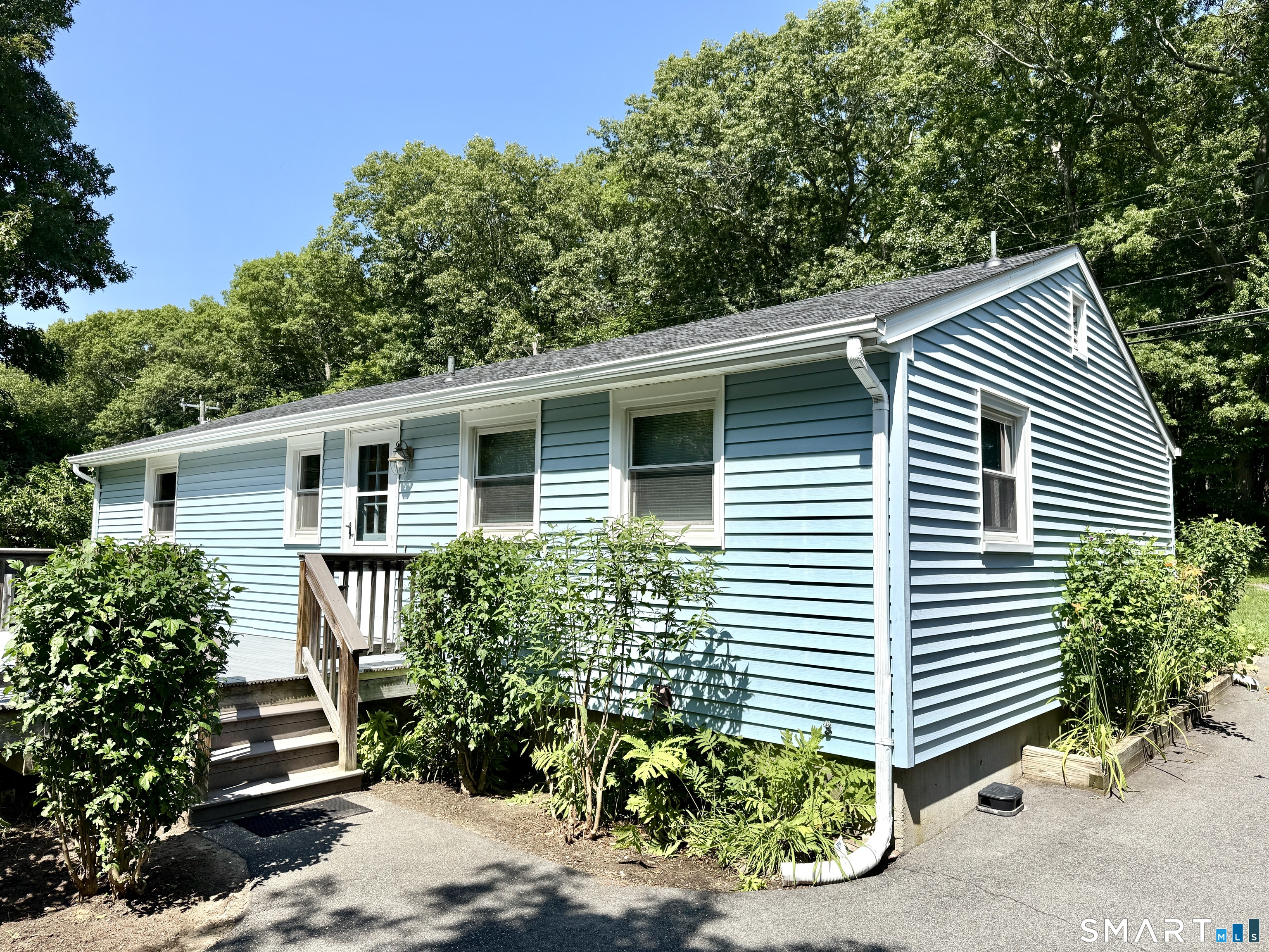 28 North Bridebrook Road East Lyme, CT 06357 - Photo 4 of 4