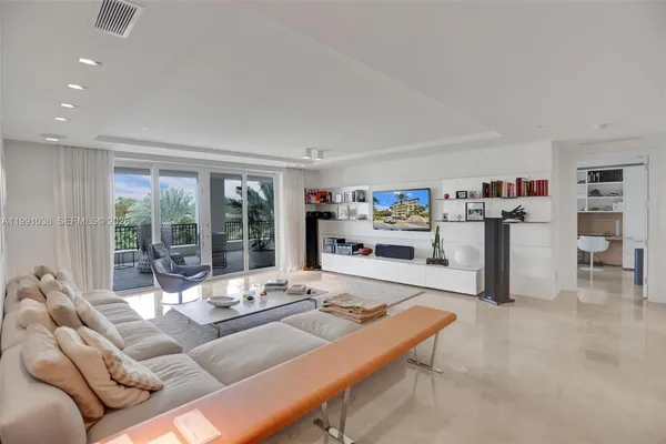 $15,000 | 3535 Hiawatha Avenue, Unit 405, Miami, FL 33133