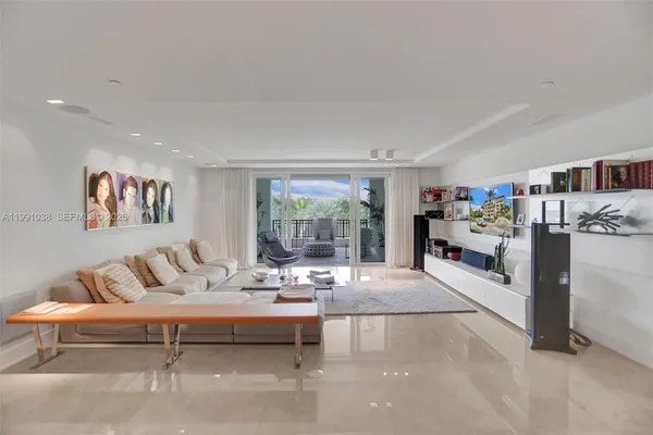 $15,000 | 3535 Hiawatha Avenue, Unit 405, Miami, FL 33133