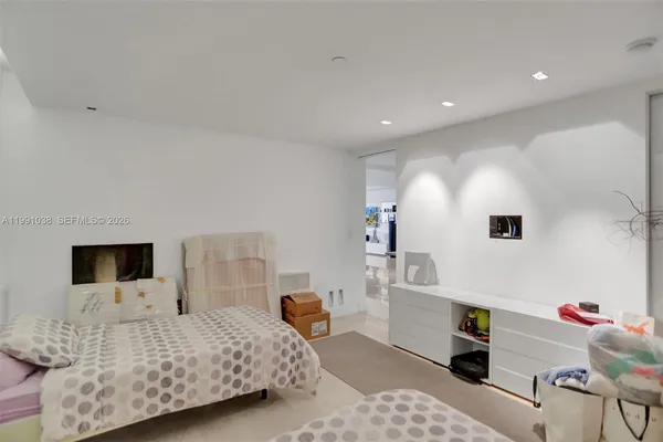 $15,000 | 3535 Hiawatha Avenue, Unit 405, Miami, FL 33133