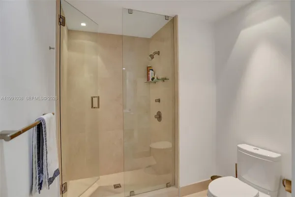 $15,000 | 3535 Hiawatha Avenue, Unit 405, Miami, FL 33133