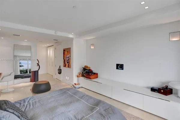 $15,000 | 3535 Hiawatha Avenue, Unit 405, Miami, FL 33133