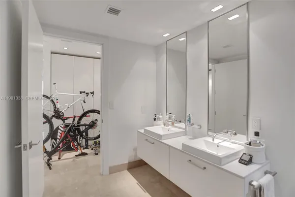 $15,000 | 3535 Hiawatha Avenue, Unit 405, Miami, FL 33133