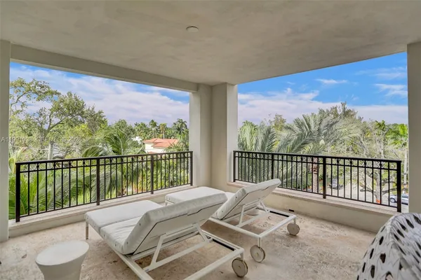 $15,000 | 3535 Hiawatha Avenue, Unit 405, Miami, FL 33133