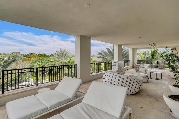 $15,000 | 3535 Hiawatha Avenue, Unit 405, Miami, FL 33133