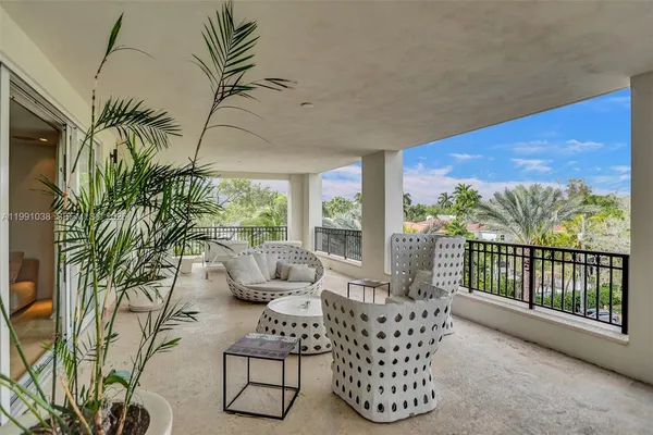 $15,000 | 3535 Hiawatha Avenue, Unit 405, Miami, FL 33133