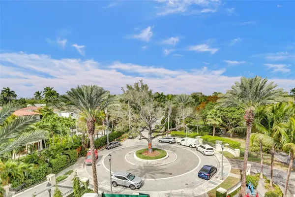 $15,000 | 3535 Hiawatha Avenue, Unit 405, Miami, FL 33133