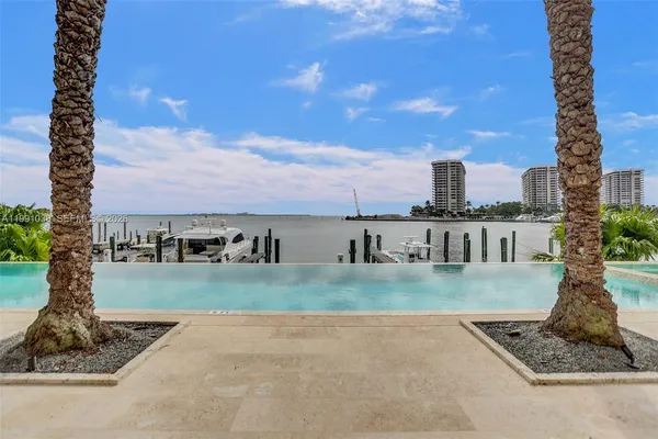 $15,000 | 3535 Hiawatha Avenue, Unit 405, Miami, FL 33133