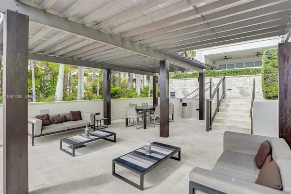 $15,000 | 3535 Hiawatha Avenue, Unit 405, Miami, FL 33133