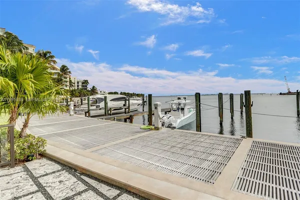 $15,000 | 3535 Hiawatha Avenue, Unit 405, Miami, FL 33133