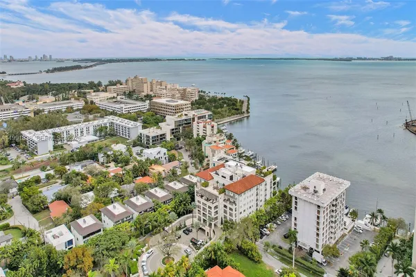 $15,000 | 3535 Hiawatha Avenue, Unit 405, Miami, FL 33133