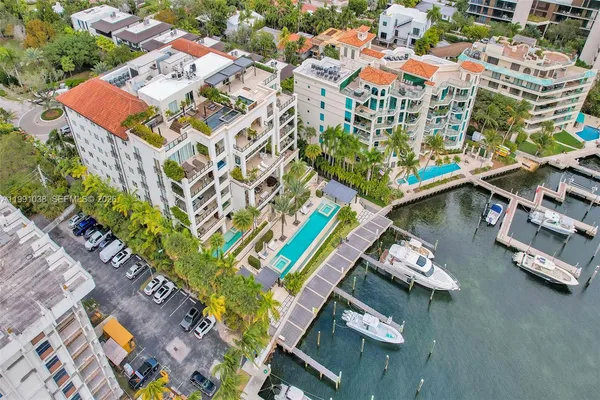 $15,000 | 3535 Hiawatha Avenue, Unit 405, Miami, FL 33133