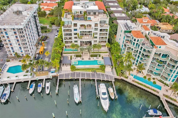 $15,000 | 3535 Hiawatha Avenue, Unit 405, Miami, FL 33133