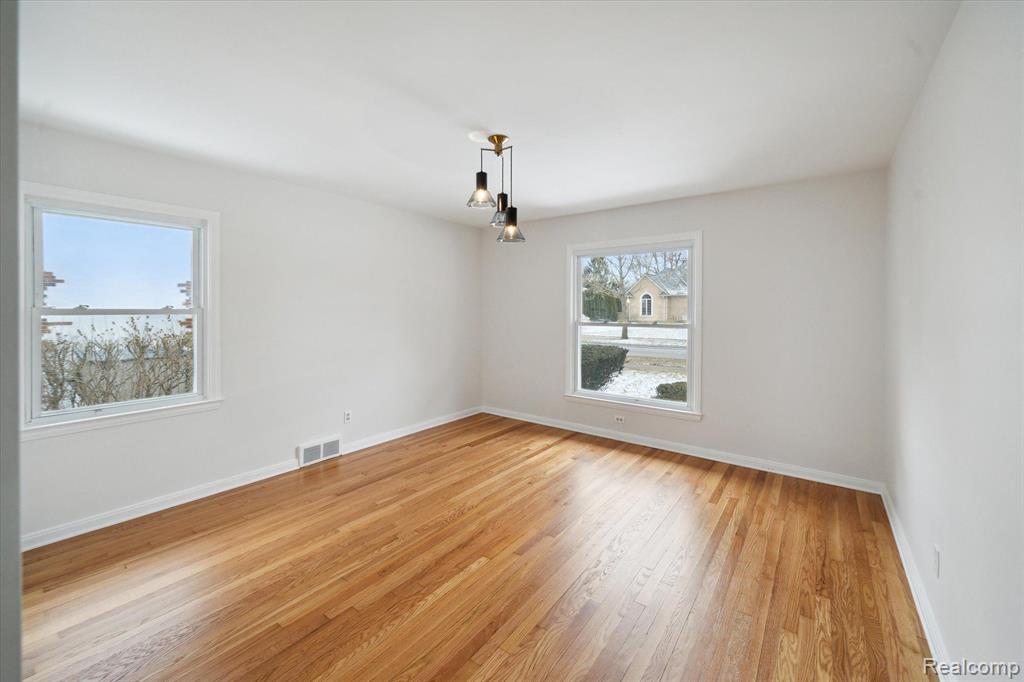 44 Roslyn Road Grosse Pointe Shores, MI 48236 - Photo 15 of 38