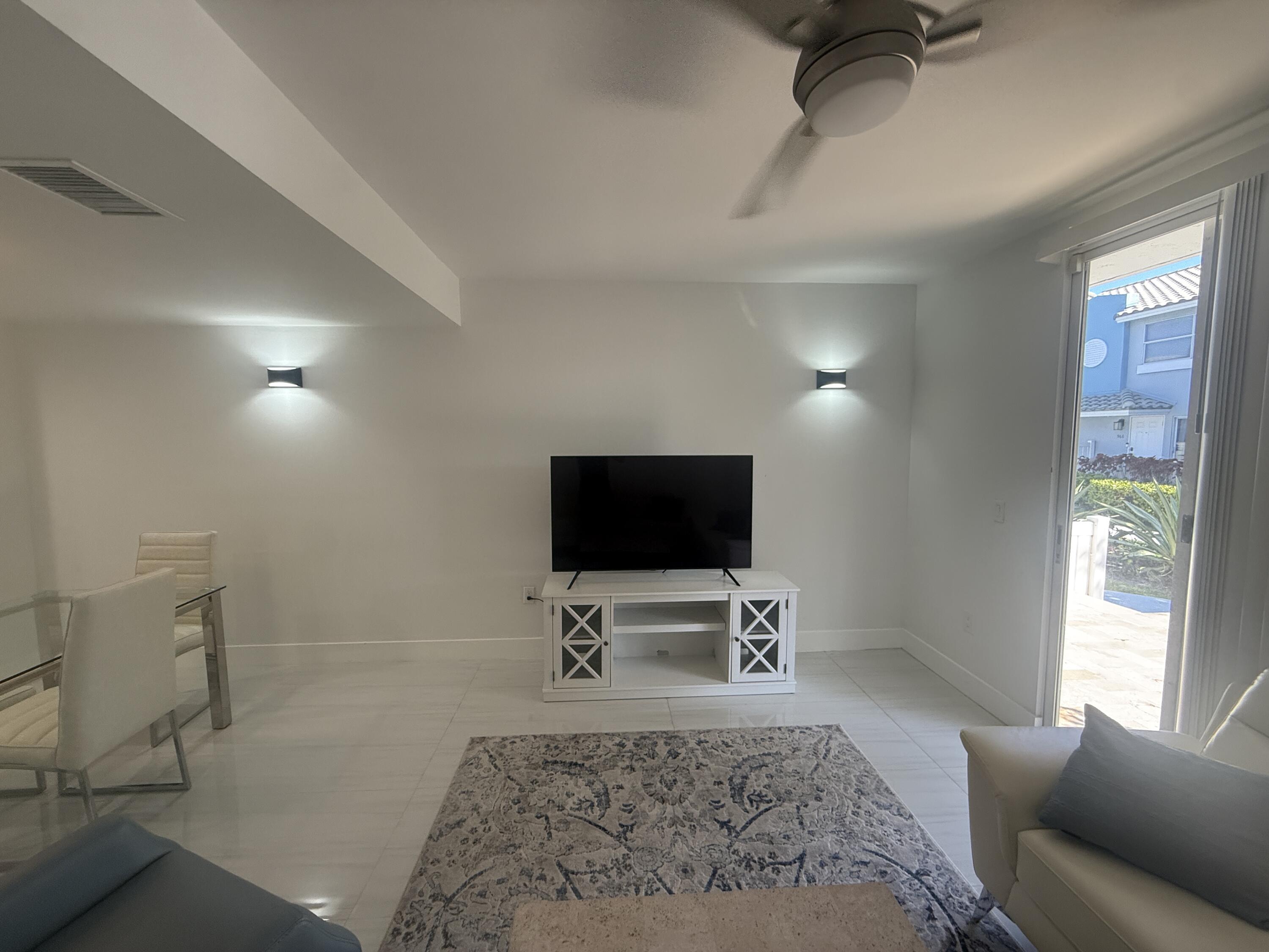 972 Jeffery Street Boca Raton, FL 33487 - Photo 4 of 13 5