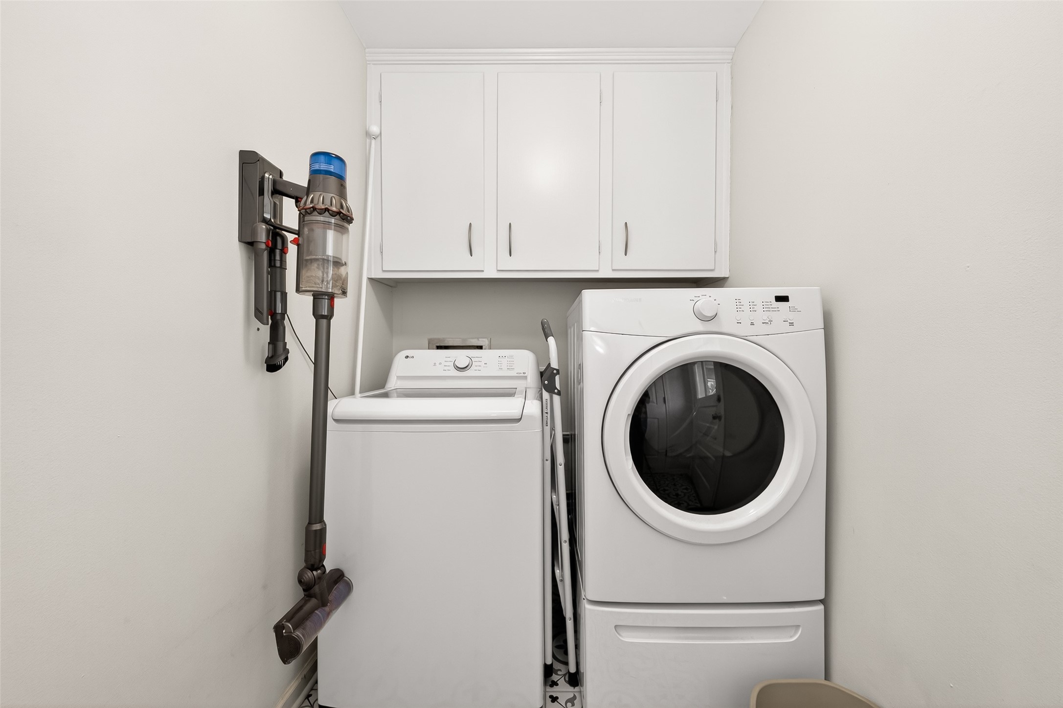 2610 Teague Road Houston, TX 77080 - Photo 47 of 49 Laundry room.