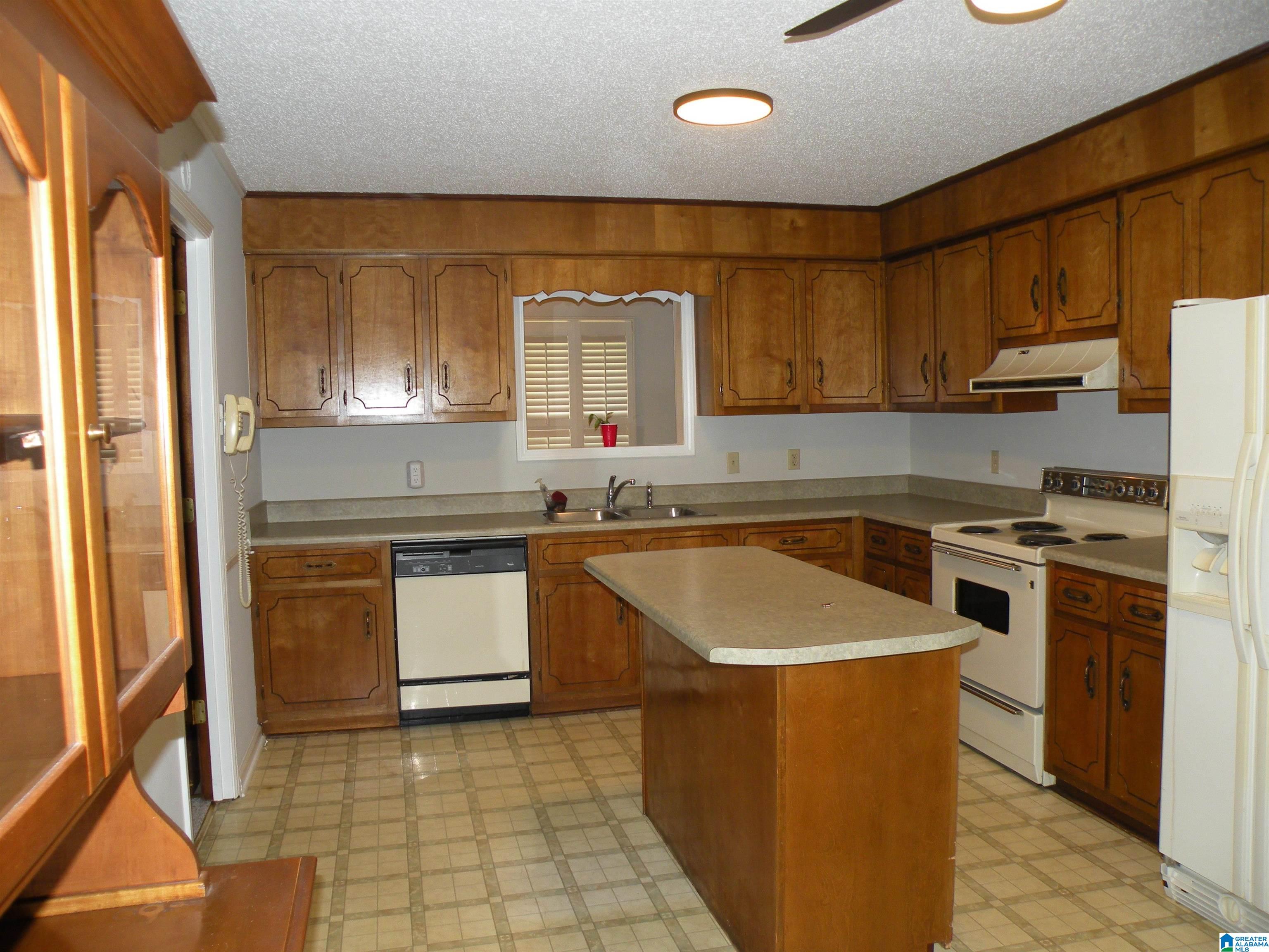 34 Forest Glen Road Sylacauga, AL 35150 - Photo 9 of 32