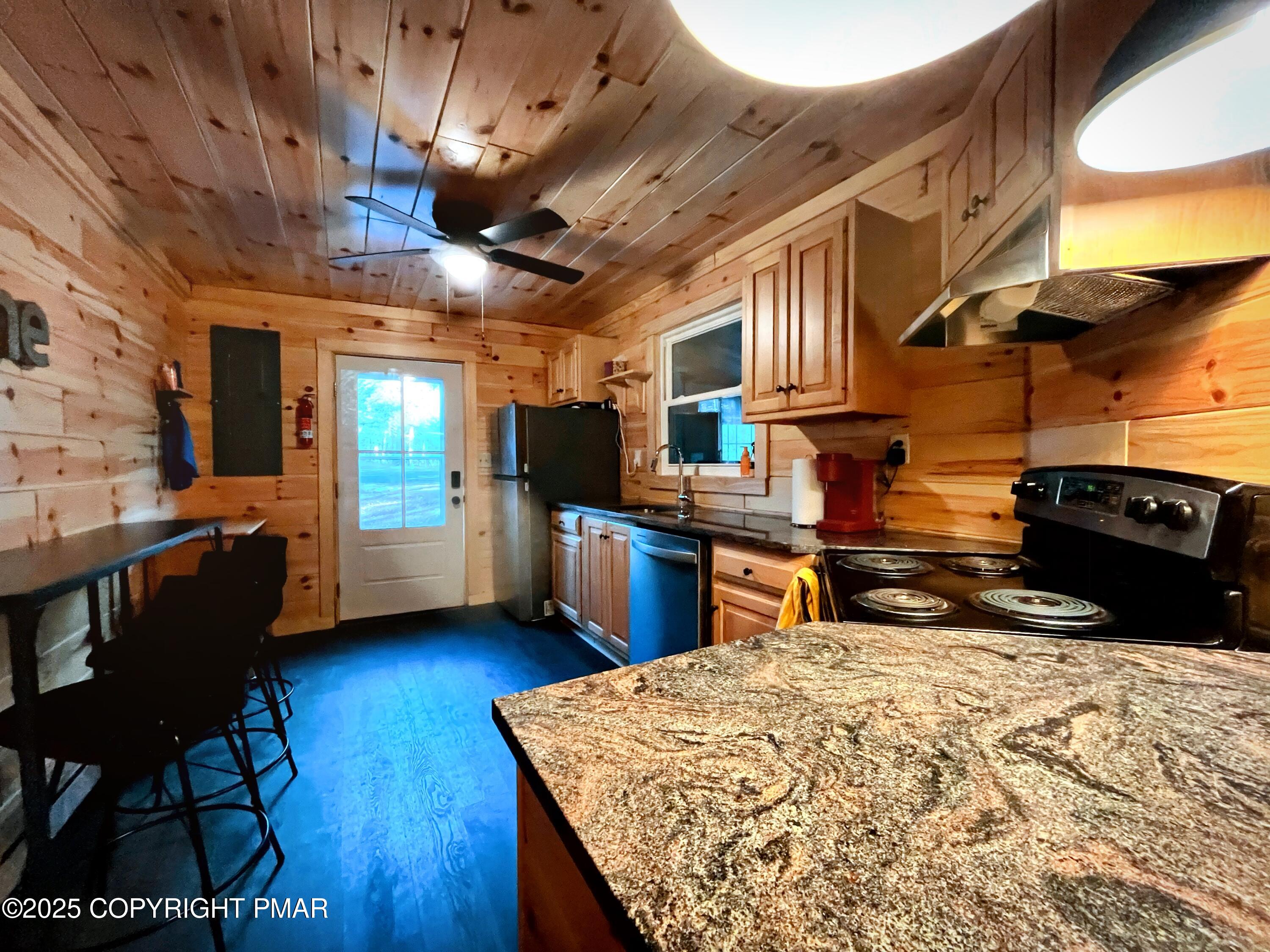 32 Foxhaven Road Albrightsville, PA 18210 - Photo 3 of 19 Granite Counters