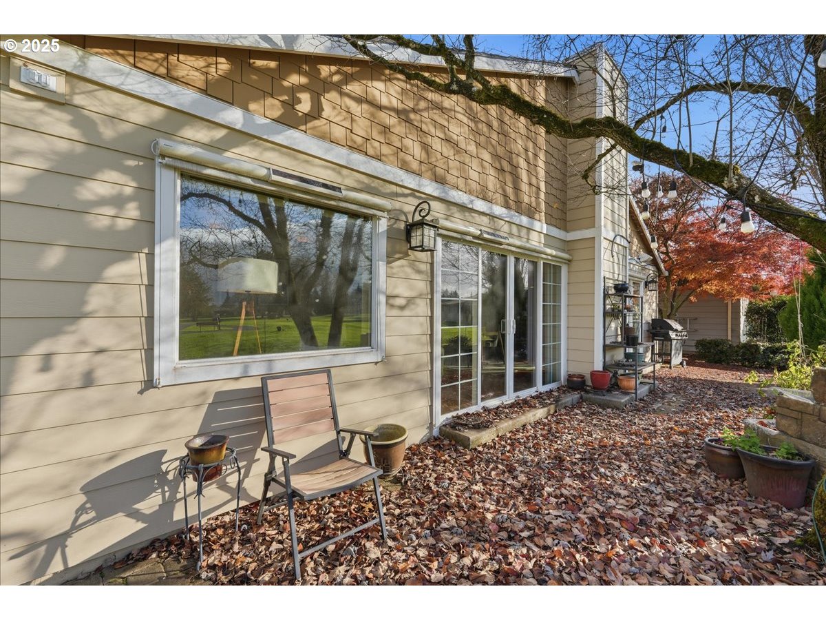 2365 Umpqua Road Woodburn, OR 97071 - Photo 30 of 33 a backyard of a house with table and chairs