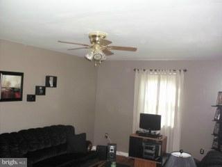 246 Rappahannock Road Colonial Beach, VA 22443 - Photo 20 of 30 Living Room