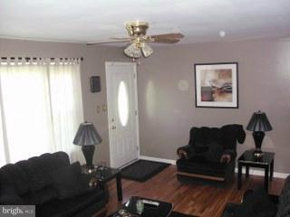 246 Rappahannock Road Colonial Beach, VA 22443 - Photo 21 of 30 Living Room