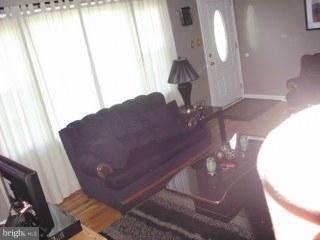 246 Rappahannock Road Colonial Beach, VA 22443 - Photo 7 of 30 Living Room