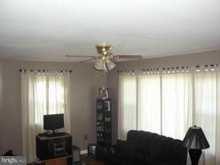 246 Rappahannock Road Colonial Beach, VA 22443 - Photo 8 of 30 Living Room
