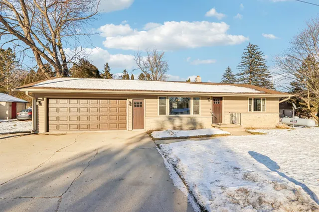 $325,000 | W1083 Lake Drive, Auburn, WI 53010