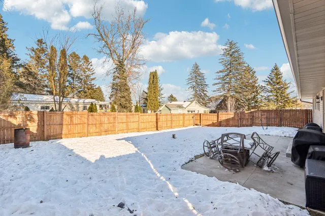 $325,000 | W1083 Lake Drive, Auburn, WI 53010