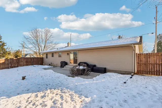$325,000 | W1083 Lake Drive, Auburn, WI 53010