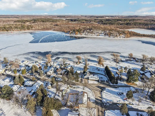 $325,000 | W1083 Lake Drive, Auburn, WI 53010