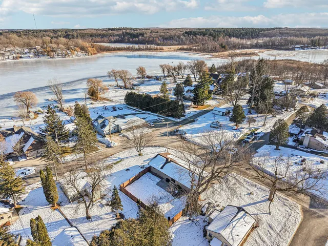 $325,000 | W1083 Lake Drive, Auburn, WI 53010