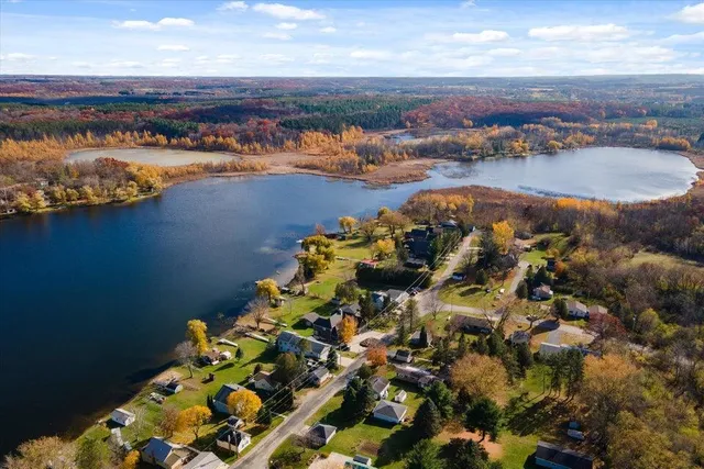 $325,000 | W1083 Lake Drive, Auburn, WI 53010